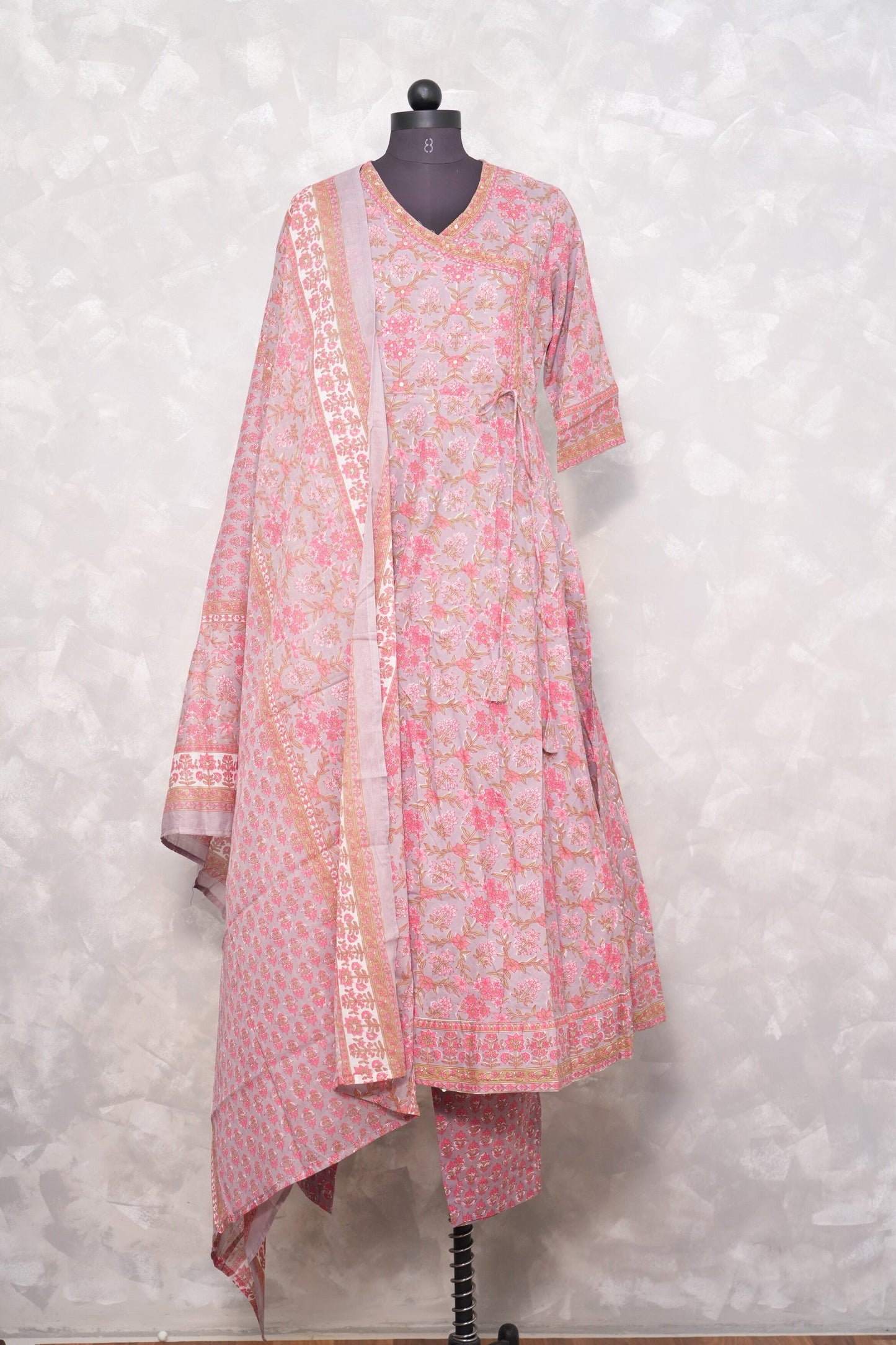 CHARMING PINK FLORAL PRINTED KURTA PANT SET