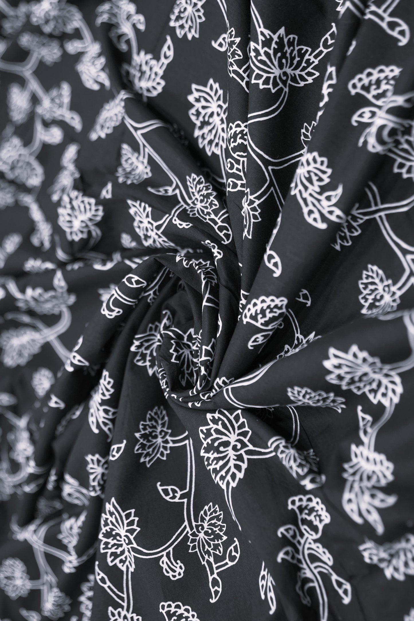 BLACK AND WHITE FLORAL COTTON FABRC