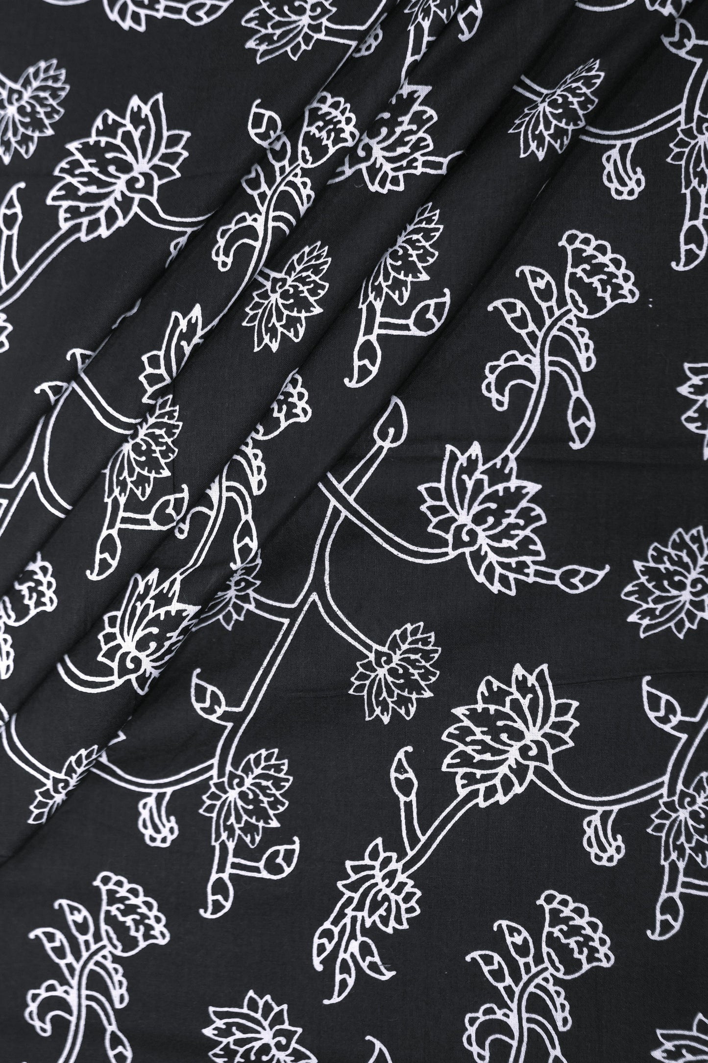 BLACK AND WHITE FLORAL COTTON FABRC