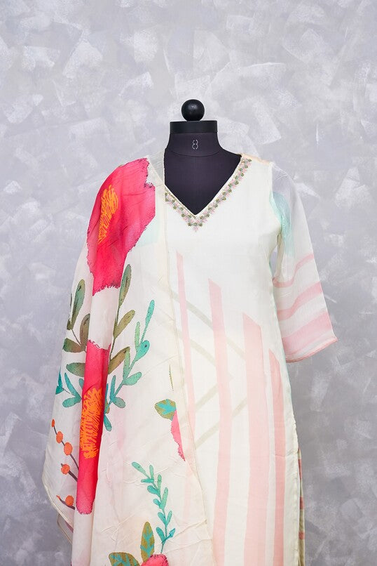 DELICATE FLORAL CREAM SUIT SET 3