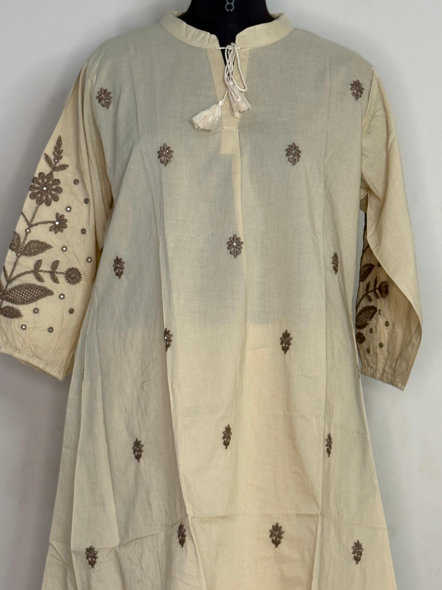Ivory Vanya Embroidered Kurta Set